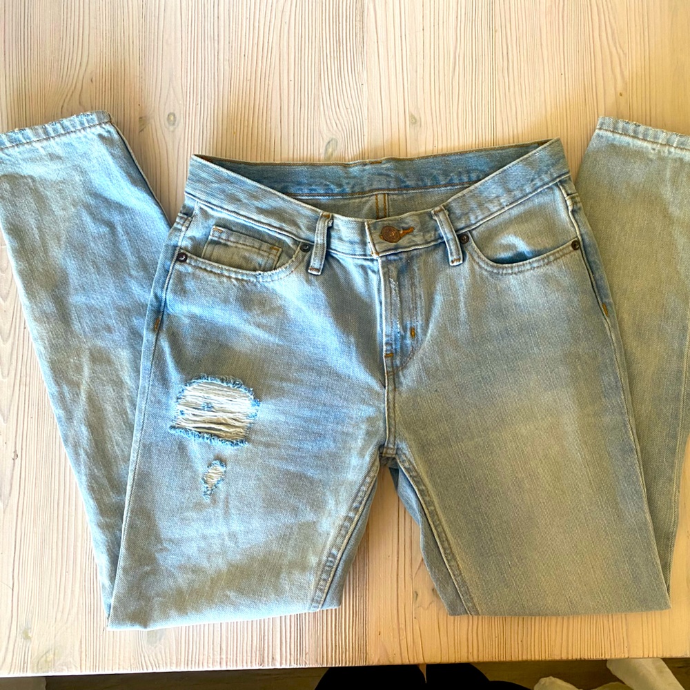 BDG Distressed Boyfriend low rise tapered jeans size 25 W
